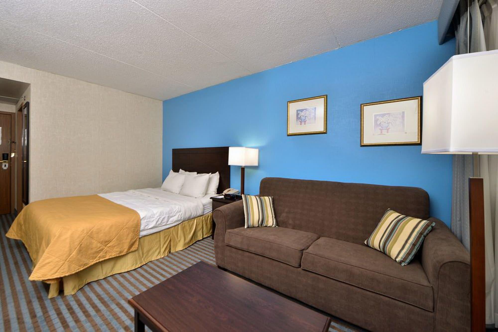Ramada By Wyndham Cedar Rapids Hotell Eksteriør bilde