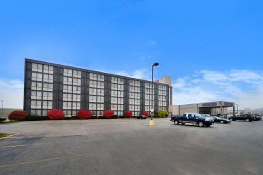 Ramada By Wyndham Cedar Rapids Hotell Eksteriør bilde