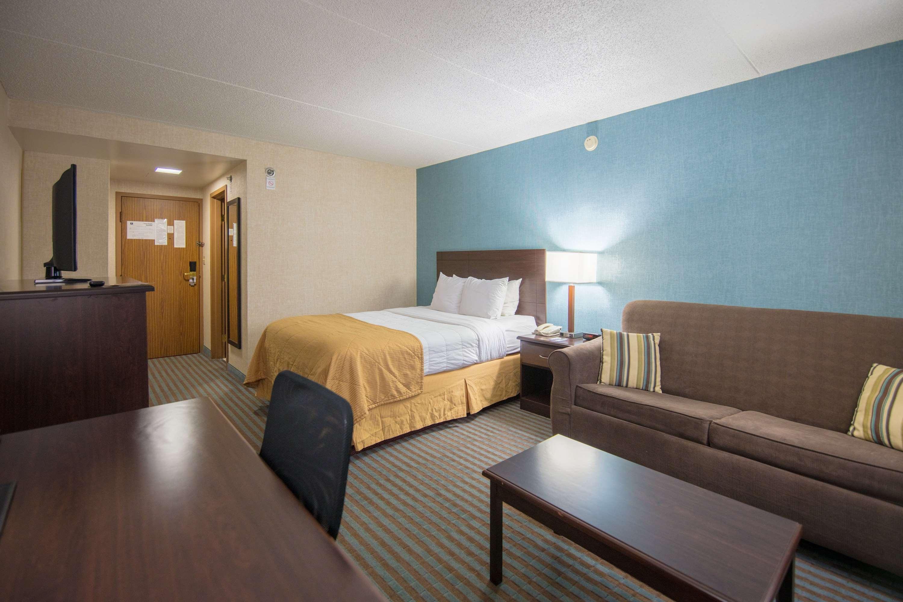 Ramada By Wyndham Cedar Rapids Hotell Eksteriør bilde