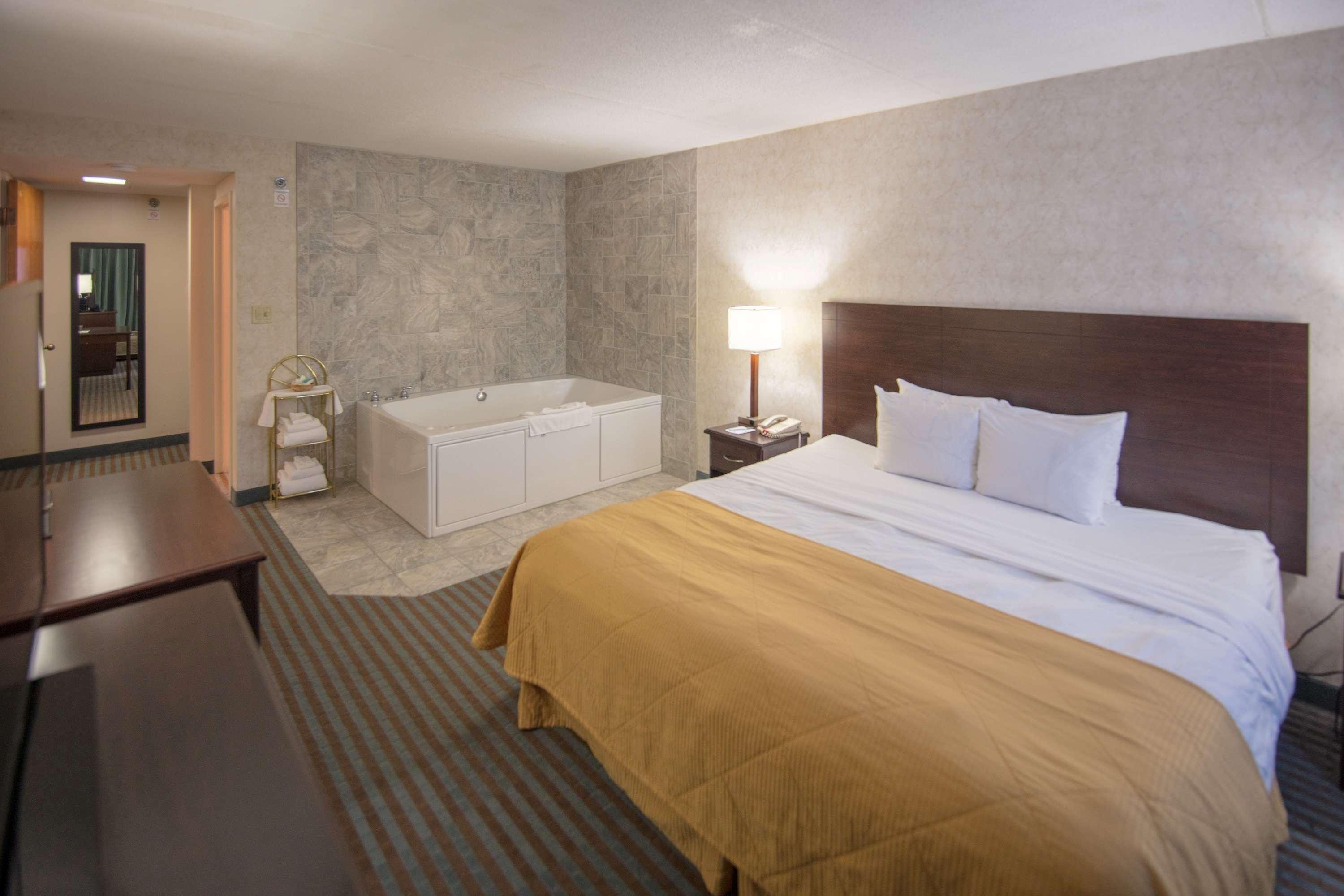 Ramada By Wyndham Cedar Rapids Hotell Eksteriør bilde