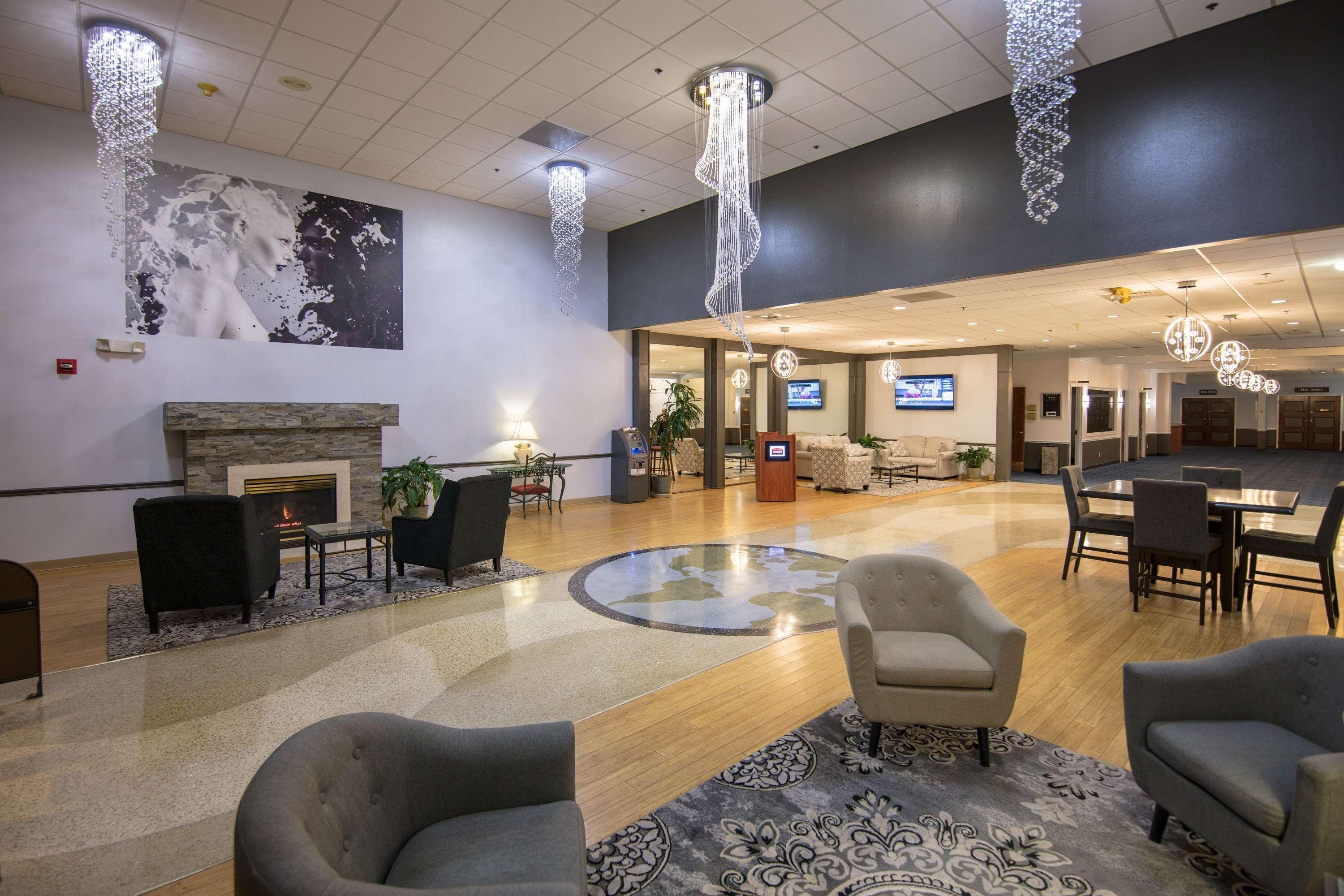 Ramada By Wyndham Cedar Rapids Hotell Eksteriør bilde