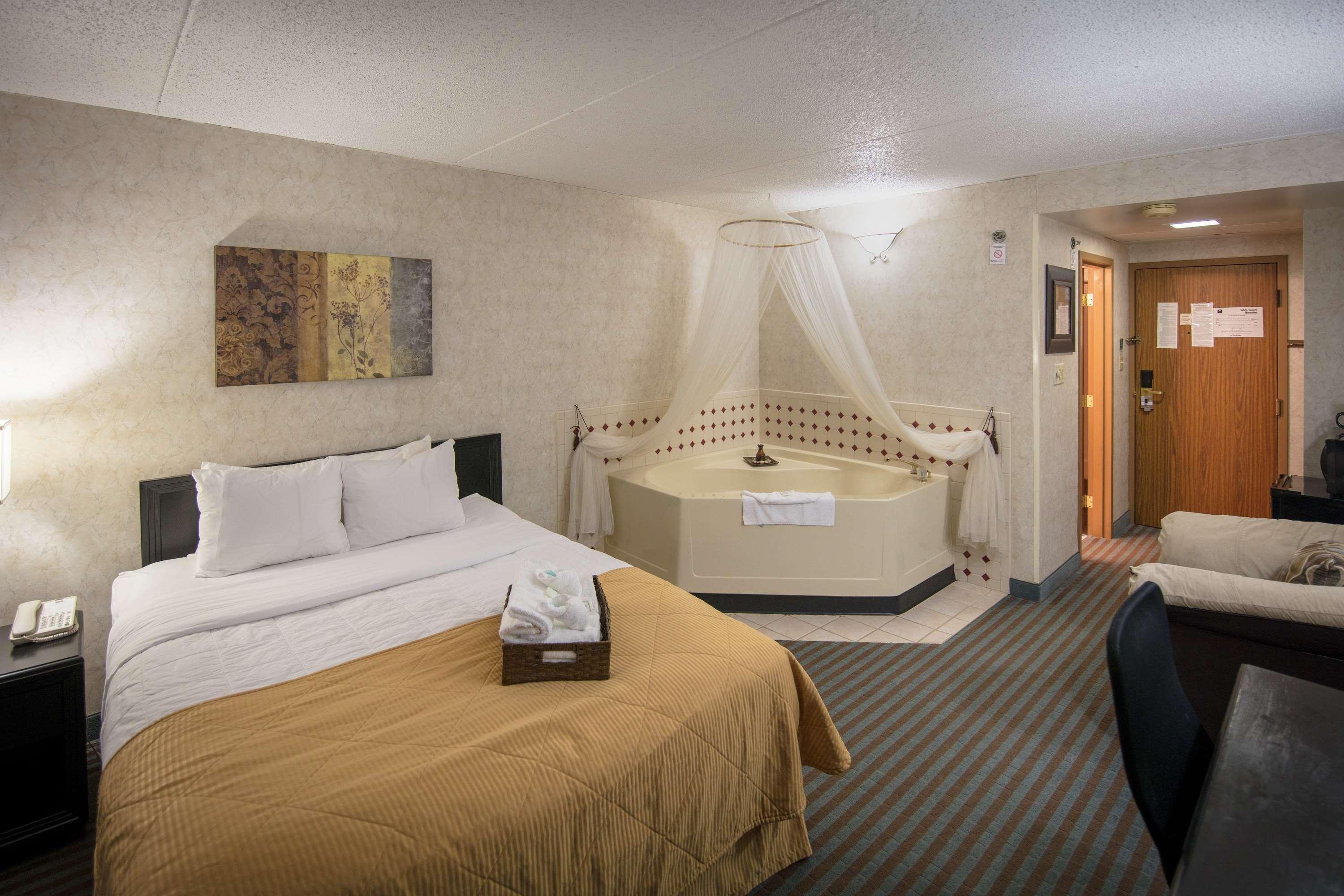 Ramada By Wyndham Cedar Rapids Hotell Eksteriør bilde