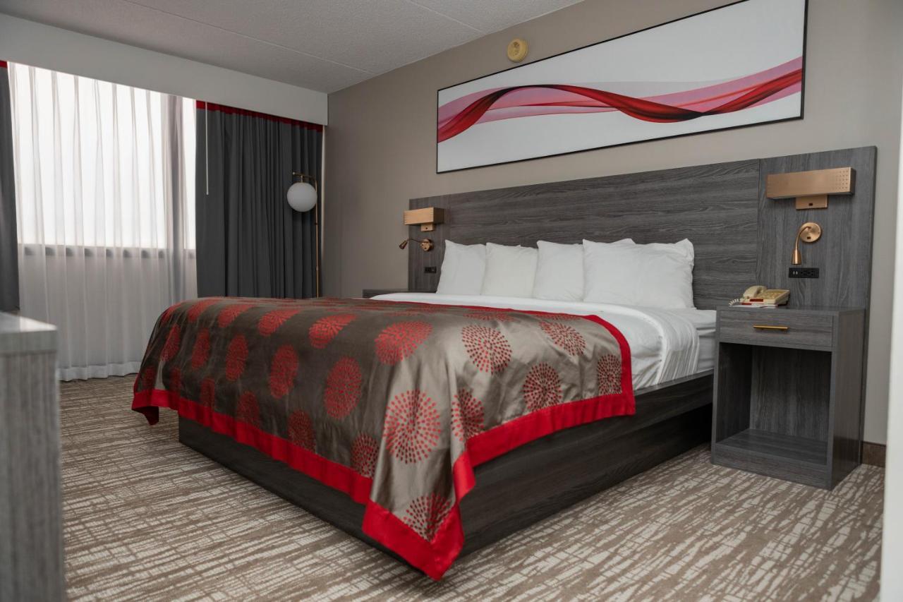 Ramada By Wyndham Cedar Rapids Hotell Eksteriør bilde