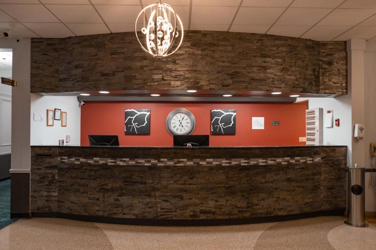 Ramada By Wyndham Cedar Rapids Hotell Eksteriør bilde