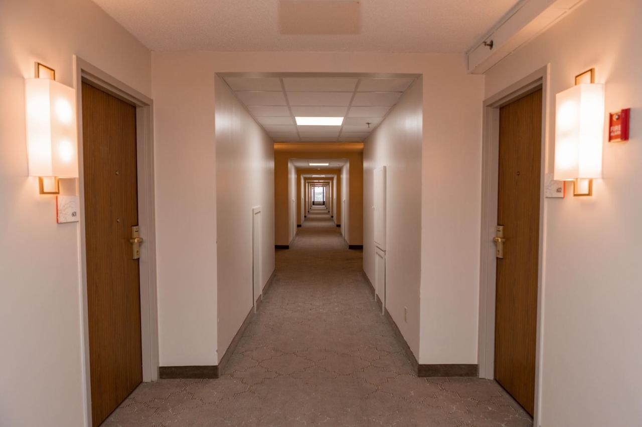 Ramada By Wyndham Cedar Rapids Hotell Eksteriør bilde