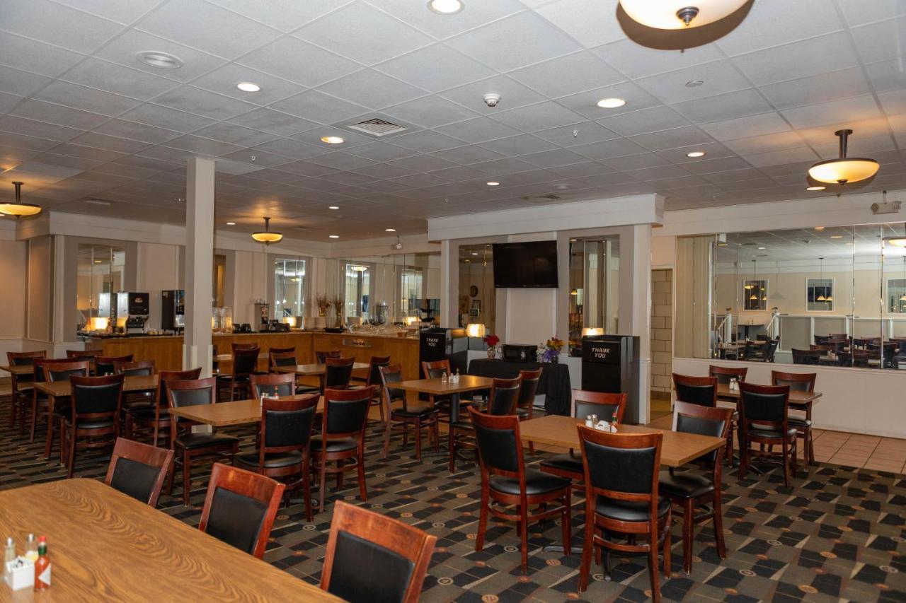 Ramada By Wyndham Cedar Rapids Hotell Eksteriør bilde