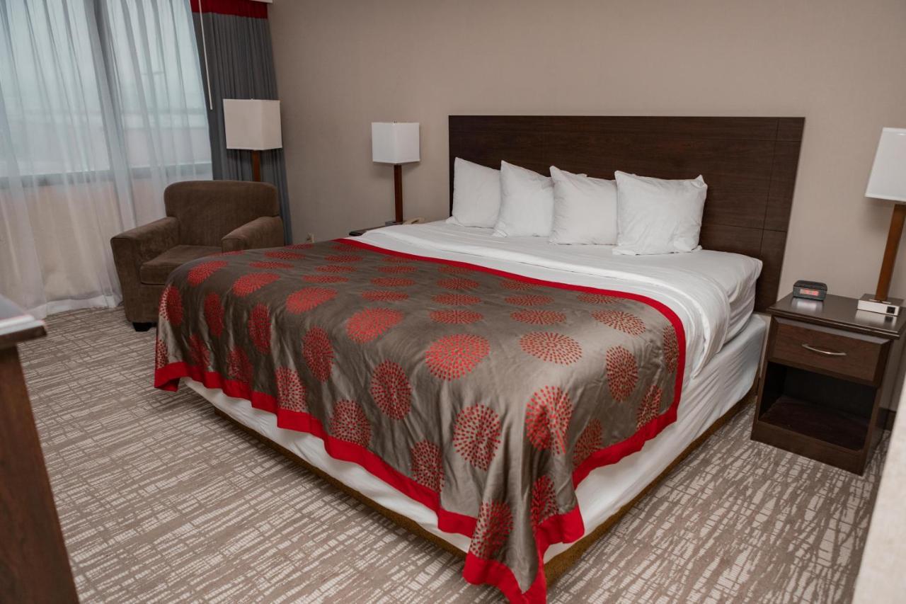Ramada By Wyndham Cedar Rapids Hotell Eksteriør bilde