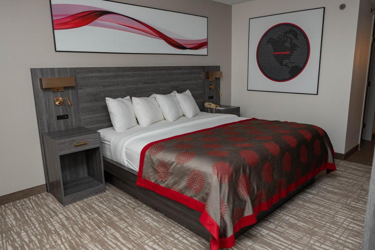 Ramada By Wyndham Cedar Rapids Hotell Eksteriør bilde