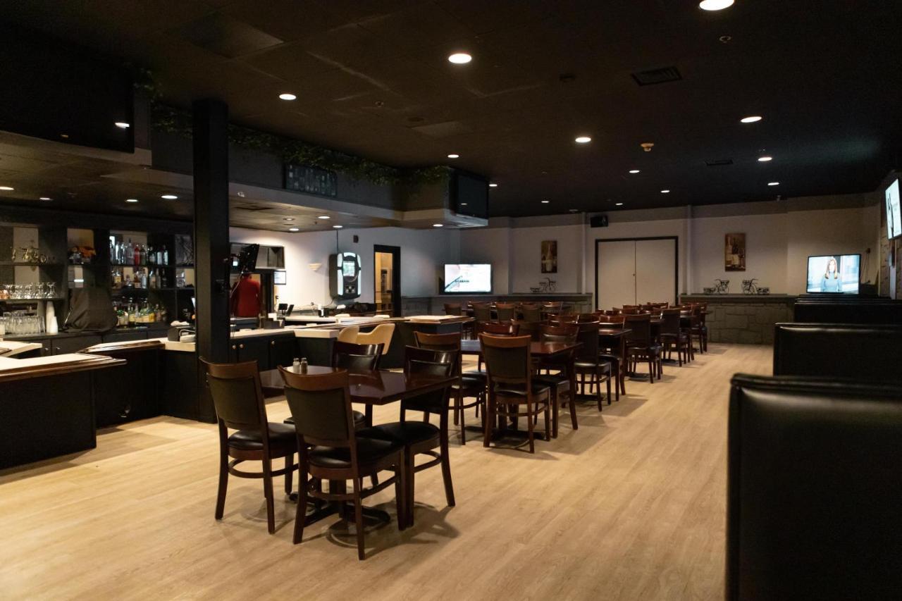 Ramada By Wyndham Cedar Rapids Hotell Eksteriør bilde