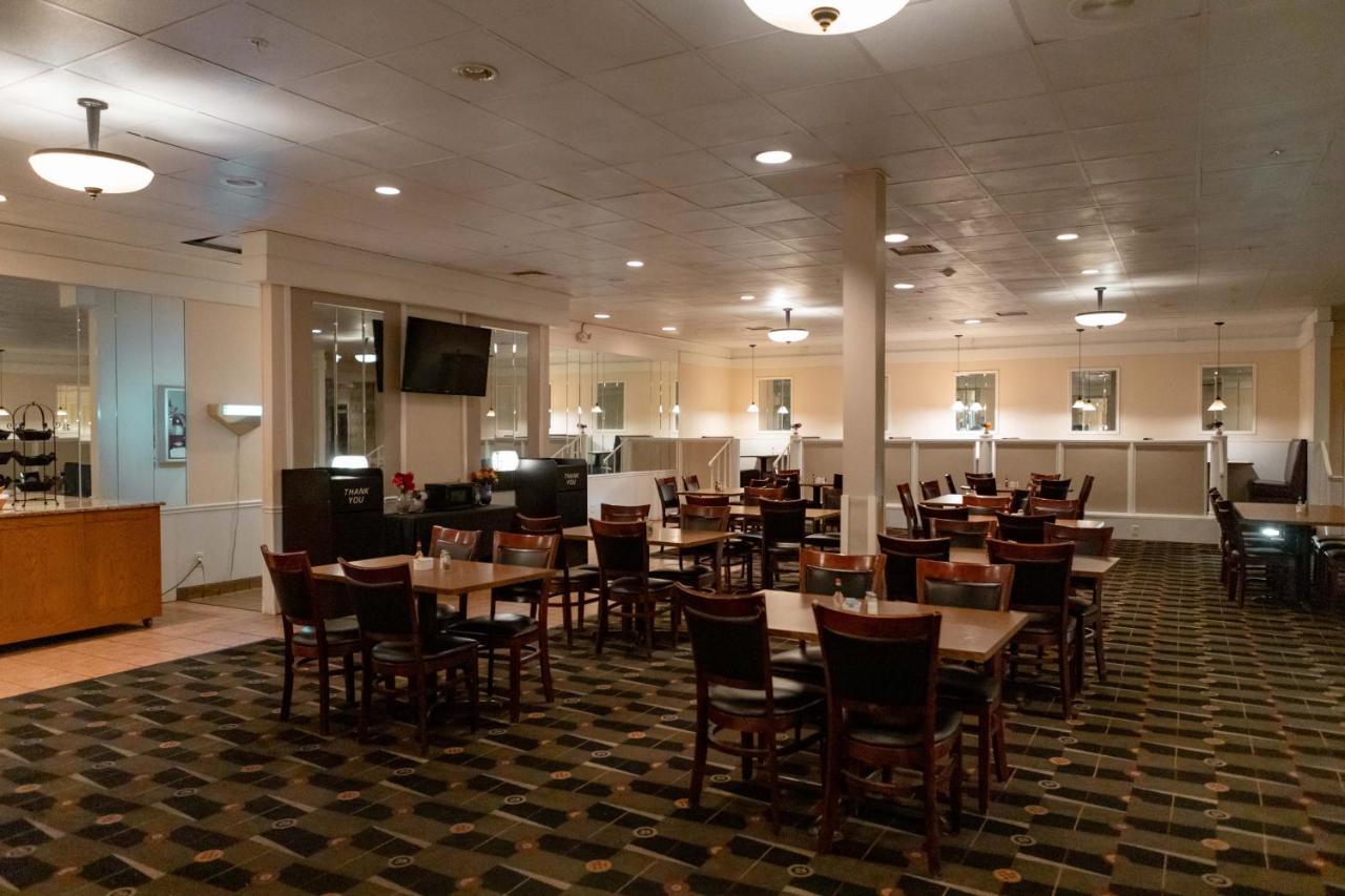 Ramada By Wyndham Cedar Rapids Hotell Eksteriør bilde