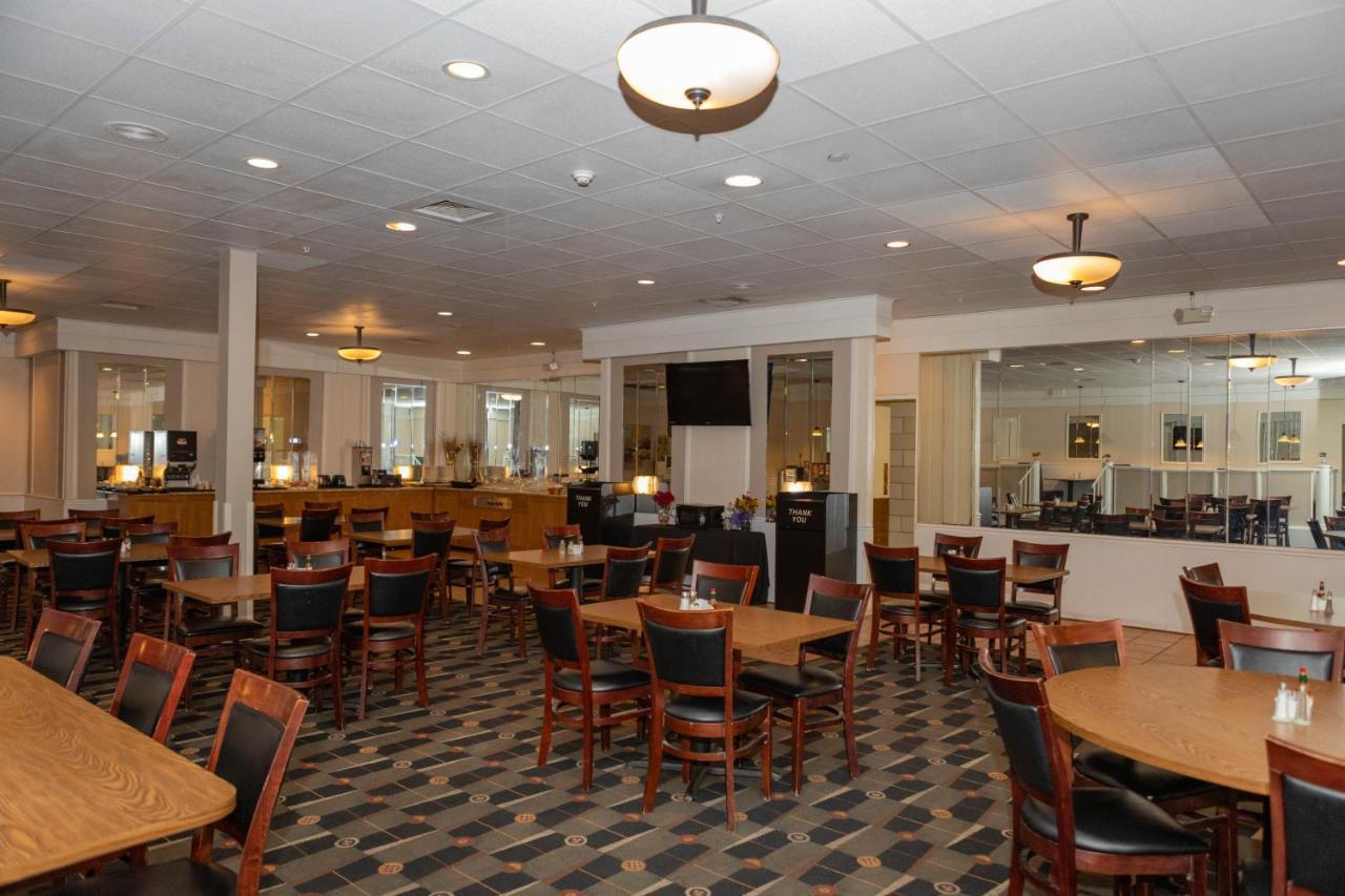 Ramada By Wyndham Cedar Rapids Hotell Eksteriør bilde