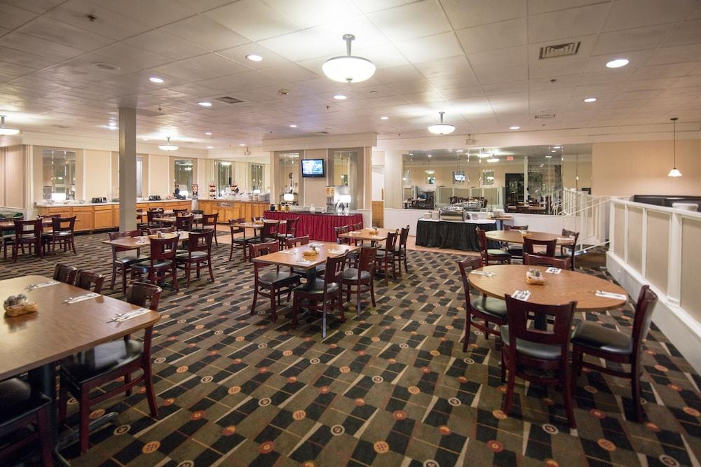 Ramada By Wyndham Cedar Rapids Hotell Eksteriør bilde