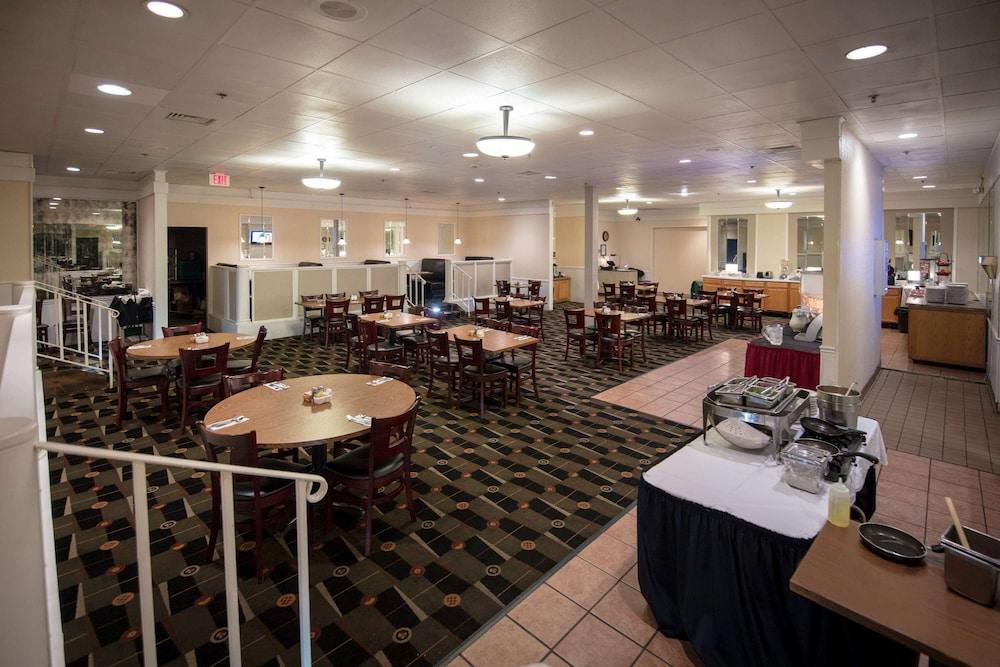Ramada By Wyndham Cedar Rapids Hotell Eksteriør bilde